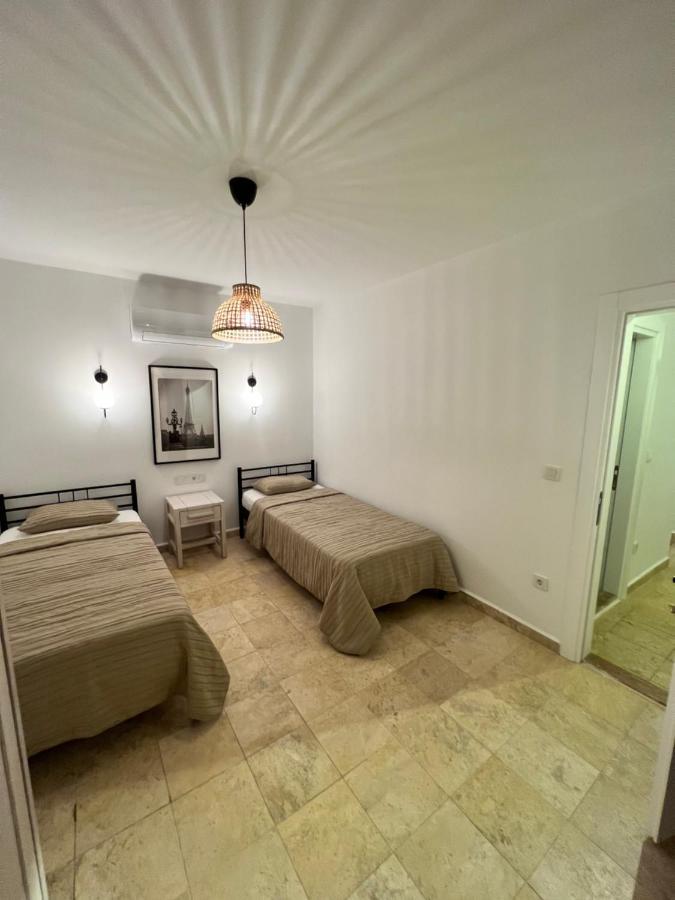 Viola Apart - Kalkan Bagian luar foto